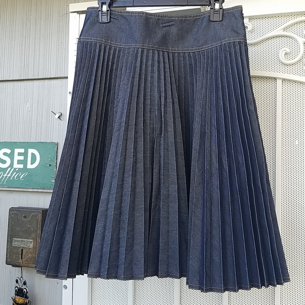 DKNY, Indigo denim pleated skirt, size 8, NWT